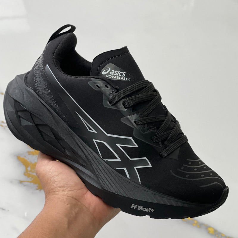 🔥¡Nueva Tendencia! 👟Tenis ASICS NovaBlast4 + Regalo Par de Medias Deportivas.